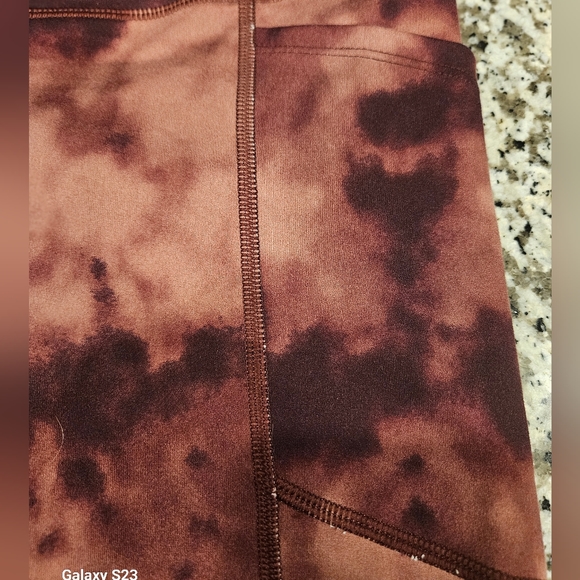 Victoria Secrect Women's Essential Pocket Leggings Size 16 Color Winter Wine Tye - Picture 6 of 7